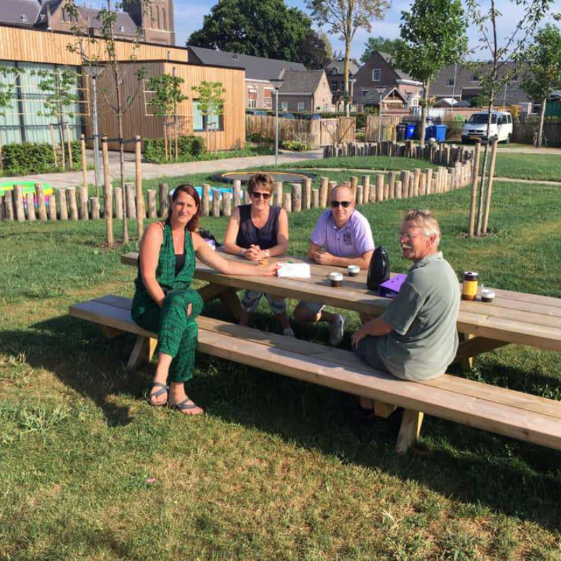 Picknicktafel tuin Buro Lima Heeswijk Dinther